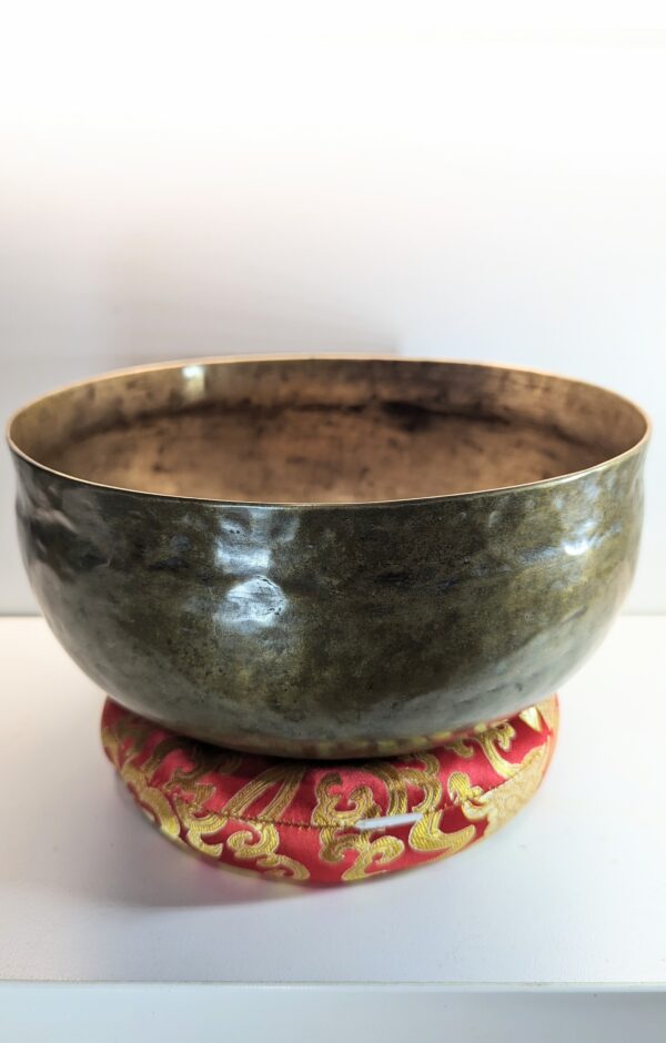 Antique Singing Bowl- Ulta Batti- Note E, D# (80Hz) - Image 4